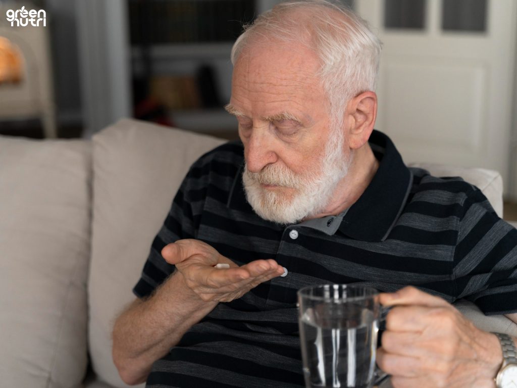 Việc uống thuốc của người lớn tuổi cần được quan tâm nhiều hơn uống thuốc